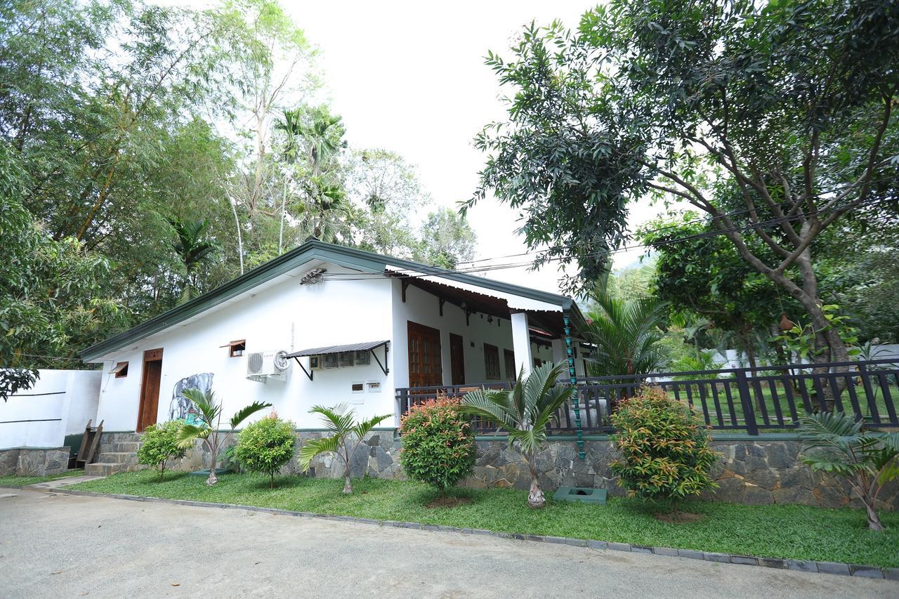 Avendra Garden Hotel Monaragala Exterior photo